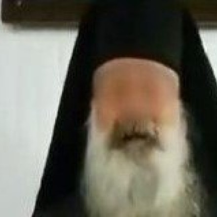 Αιγιαλεία: Ψευτο-ιερέας καλούσε πολίτες σε ένοπλη εξέγερση - «Αφήστε τις διαδηλώσεις, πάρτε τα όπλα»