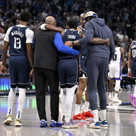 Απίστευτος Ίρβινγκ: Τραυματίστηκε στο γόνατο, αλλά εκτέλεσε τις βολές θυμίζοντας τον Κόμπι [Vid]