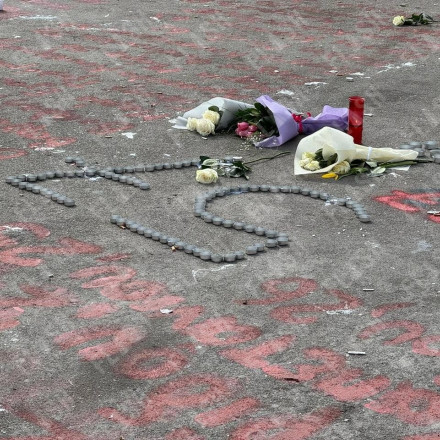 Τέμπη: «Σημάδια» από τη χθεσινή μεγαλειώδη συγκέντρωση παραμένουν άθικτα στο κέντρο της Αθήνας