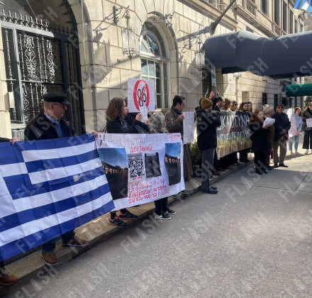 Συγκίνηση στη Νέα Υόρκη: Ομογενείς διαδηλώνουν για τα Τέμπη και ζητούν δικαιοσύνη Συγκίνηση στη Νέα Υόρκη: Ομογενείς διαδηλώνουν για τα Τέμπη και ζητούν δικαιοσύνη