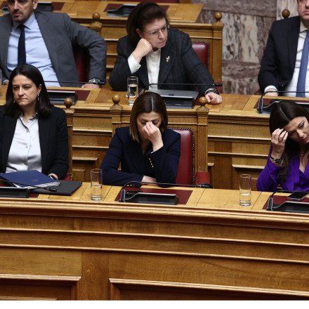 Απόγνωση στα υπουργικά έδρανα από τη χυδαιότητα Κυριαζίδη (Φωτ.)