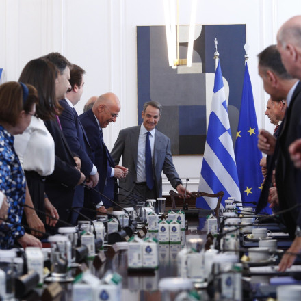 Ανασχηματισμός: Ποιοι είναι οι υπουργοί που άλλαξαν χαρτοφυλάκιο - Οι τράμπες και οι αναβαθμίσεις