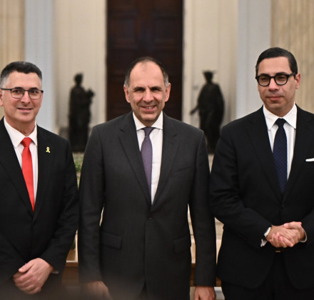 Η τριμερής «ξεκλειδώνει» την ηλεκτρική διασύνδεση Ελλάδας, Κύπρου, Ισραήλ - Στο παιχνίδι και οι ΗΠΑ Η τριμερής «ξεκλειδώνει» την ηλεκτρική διασύνδεση Ελλάδας, Κύπρου, Ισραήλ - Στο παιχνίδι και οι ΗΠΑ
