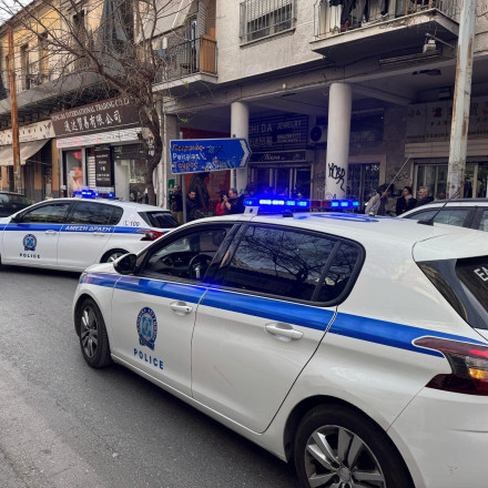 Ανατροπή στην υπόθεση του νεκρού άνδρα σε Airbnb στην Ομόνοια: Σε ποιο σενάριο καταλήγουν οι Αρχές