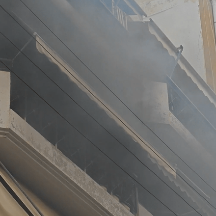 Φωτιά σε διαμέρισμα στο Παγκράτι - Απεγκλωβίστηκαν ένοικοι της πολυκατοικίας