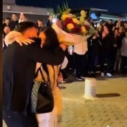 Η viral πρόταση γάμου που «έλιωσε» τους Θεσσαλονικείς - Άφωνη η νύφη - Δείτε βίντεο