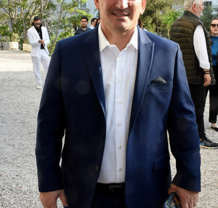 Δήμας για ρατσισμό : «Στα λεωφορεία κρατιόμουν με τα δύο χέρια για να μην φοβούνται τις τσέπες τους» Δήμας για ρατσισμό : «Στα λεωφορεία κρατιόμουν με τα δύο χέρια για να μην φοβούνται τις τσέπες τους»