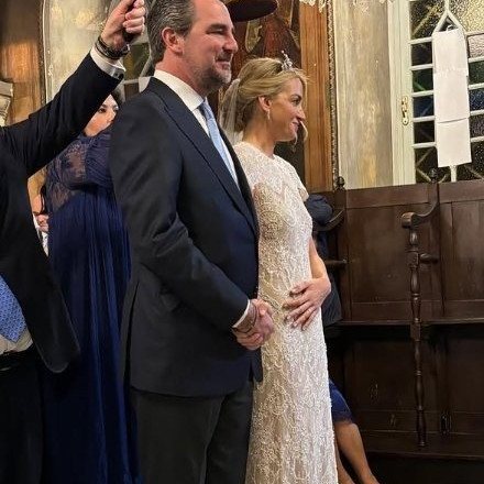 Φωτό που δεν έχουμε ξαναδεί από τον γάμο Νικόλαου - Χρυσής: Οι κορώνες και ο πρώτος χορός