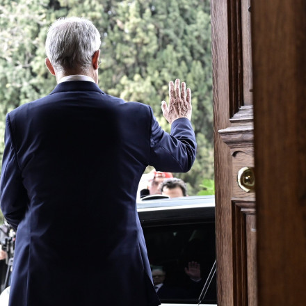 Οι απουσίες, οι διάλογοι και τα απρόοπτα που ξεχώρισαν στην ορκωμοσία του Κωσταντίνου Τασούλα