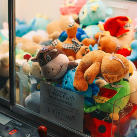 Λουτράκι: Ανήλικος με 2 συνεργούς άρπαξε παιχνιδομηχανή με τη βία