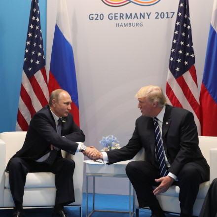 Το Κρεμλίνο επιβεβαιώνει την επικοινωνία Πούτιν - Τραμπ την Τρίτη