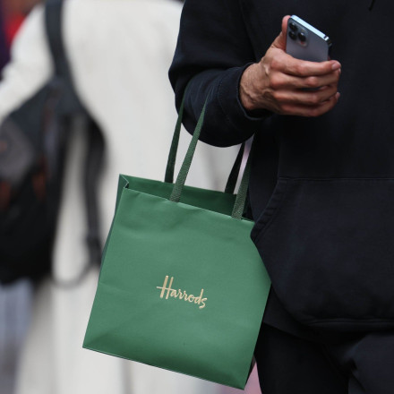 Harrods: Αποζημίωση «μαμούθ» στις γυναίκες που κακοποιούσε σεξουαλικά ο Μοχάμεντ Αλ Φαγέντ