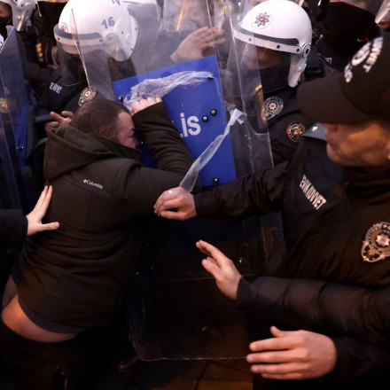 Προφυλάκιση Ιμάμογλου: Σοβαρά επεισόδια στην Τουρκία - Η αστυνομία έριξε πλαστικές σφαίρες Προφυλάκιση Ιμάμογλου: Σοβαρά επεισόδια στην Τουρκία - Η αστυνομία έριξε πλαστικές σφαίρες