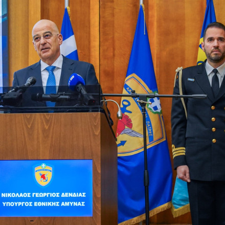 Τομή Δένδια στα υγειονομικά των Ενόπλων Δυνάμεων - Νέες υπηρεσίες υγείας, ιδιώτες στη συνταγογράφηση