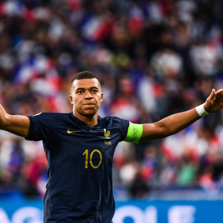 Εμπαπέ: «Δεν καταλαβαίνω γιατί μιλούν για οικογένειες στα υβριστικά συνθήματα» [vid]