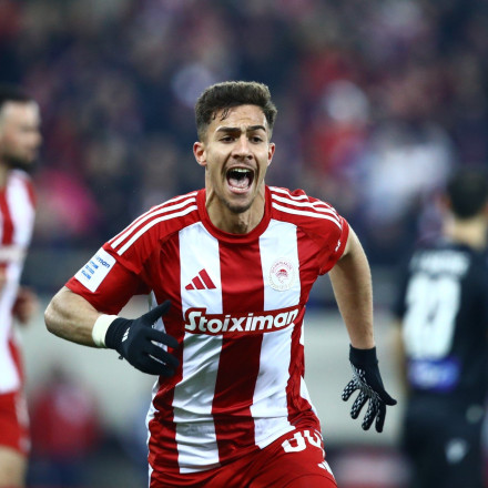 Ολυμπιακός: «Η Άστον Βίλα θέλει τον Κωστούλα – Οι απαιτήσεις της ελληνικής ομάδας»