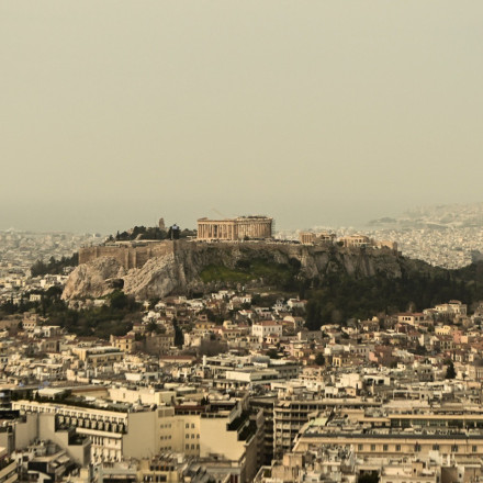 Καλοκαιρινές θερμοκρασίες, αφρικανική σκόνη και λασποβροχές - Πότε επιστρέφουν κρύο και χιόνια