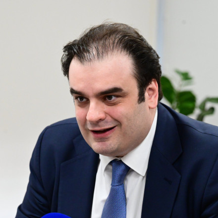 Πιερρακάκης στο Bloomberg: Η Ελλάδα θέλει να αποπληρώσει τα δάνεια διάσωσης 10 χρόνια νωρίτερα