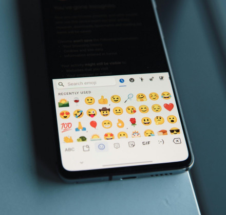 Σοκ: Τα Emoji που χρησιμοποιούν τα παιδιά σας μπορεί να κρύβουν ναρκωτικά και επικίνδυνα μηνύματα Σοκ: Τα Emoji που χρησιμοποιούν τα παιδιά σας μπορεί να κρύβουν ναρκωτικά και επικίνδυνα μηνύματα