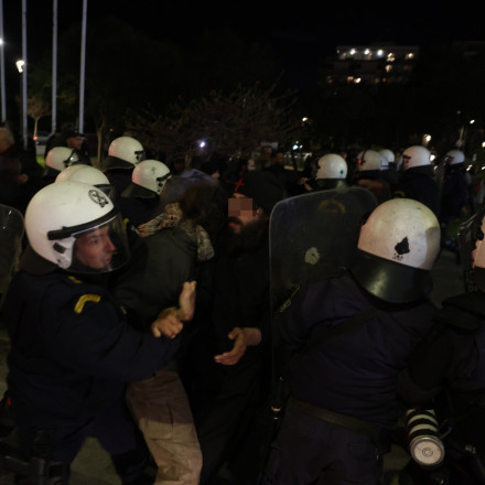 «Ανένδοτος» του βουλευτή της Νίκης: «Σεβαστείτε την αγάπη μας στον Χριστό» - Ένταση στη διαμαρτυρία