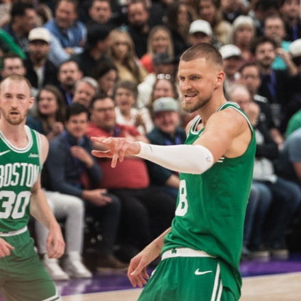 NBA: Συνέχισαν το σερί τους με εντυπωσιακό Πορζίνγκις οι Σέλτικς [vid]