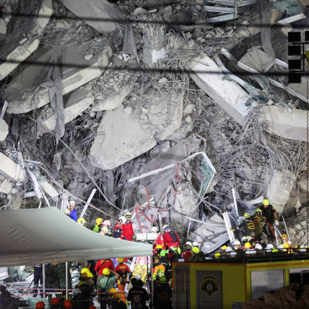 Σεισμός στην Μιανμάρ: Η στιγμή που καταρρέει γέφυρα - «Χοροπηδούσαν» βαγόνια του μετρό