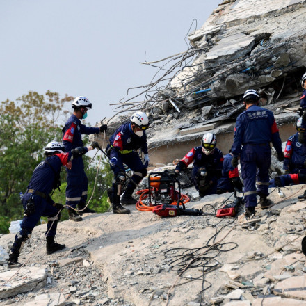 Μιανμάρ: Εθνικό πένθος για τα θύματα του μεγάλου σεισμού - Ψάχνουν στα συντρίμμια για επιζώντες