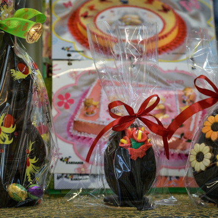 Chocoflation: Η ακρίβεια συρρίκνωσε τα σοκολατένια αυγά του Πάσχα