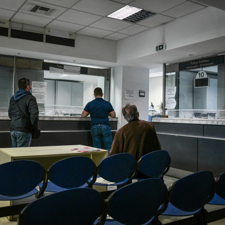 Διογκώνονται τα μεγάλα «φέσια» στην εφορία - Μόνο 4,4% των οφειλών σε ρύθμιση