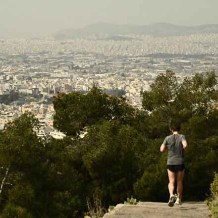Βίντεο με ορατότητα μηδέν: Πέπλο αφρικανικής σκόνης πάνω από την Αθήνα - Δείτε τους χάρτες του Meteo