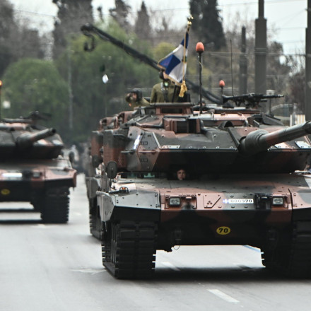 25η Μαρτίου:  Live η μεγάλη στρατιωτική παρέλαση - Συγκίνηση και δέος στην Πλατεία Συντάγματος