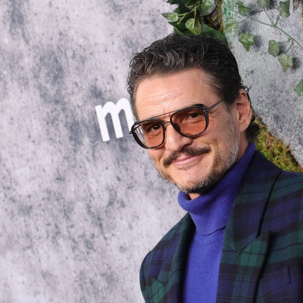 Ο Πέδρο Πασκάλ ξεκαθαρίζει τι συμβαίνει με τη Τζένιφερ Άνιστον