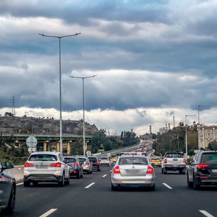 Κίνηση: Αφόρητη κατάσταση σε Κηφισό, Λ.Αθηνών, κέντρο – Προβλήματα στην Αττική Οδό