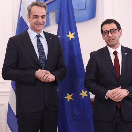 Συνάντηση Μητσοτάκη με τον Ευρωπαίο Επίτροπο Σεζουρνέ: Σπάνιες γαίες και βιομηχανία στην ατζέντα