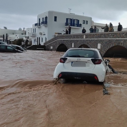 Κακοκαιρία: Μεγάλες ζημιές σε Πάρο, Μύκονο - 112 και σε Χίο, Σάμο, Ικαρία - Οι «κόκκινες» περιοχές