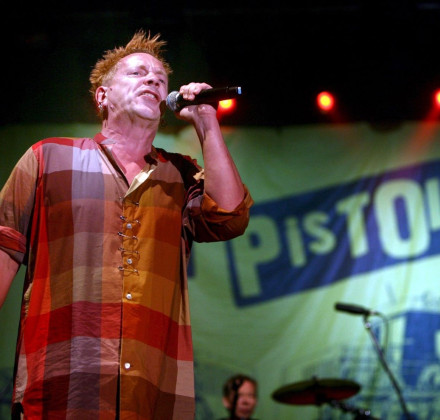 Sex Pistols: Η θρυλική μπάντα επιστρέφει στην αμερικανική σκηνή, μετά από 22 χρόνια Sex Pistols: Η θρυλική μπάντα επιστρέφει στην αμερικανική σκηνή, μετά από 22 χρόνια