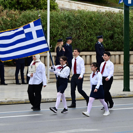 25η Μαρτίου: Ολοκληρώθηκε η μαθητική παρέλαση στο κέντρο της Αθήνας – Άνοιξαν οι δρόμοι