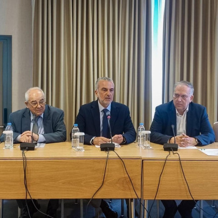 Τάκης Θεοδωρικάκος: «Έμπρακτη στήριξη στη βιομηχανία αλουμινίου» Τάκης Θεοδωρικάκος: «Έμπρακτη στήριξη στη βιομηχανία αλουμινίου»