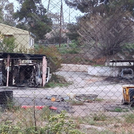Φωτιά σε εργοτάξιο της ΕΥΔΑΠ στον Χολαργό - Ζημιές σε έξι οχήματα