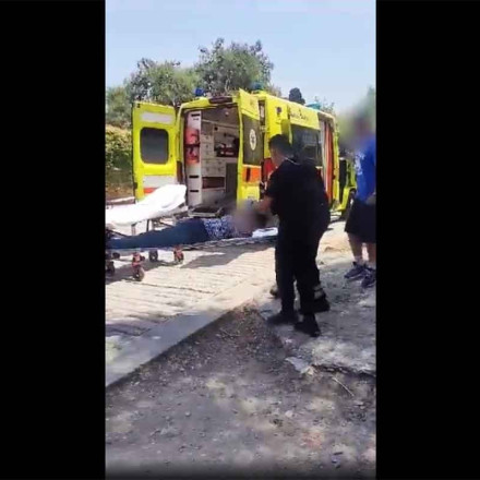 Καύσωνας Κλέων: Tουρίστρια κατέρρευσε στην Ακρόπολη - Αστυνομικοί την πήραν με φορείο