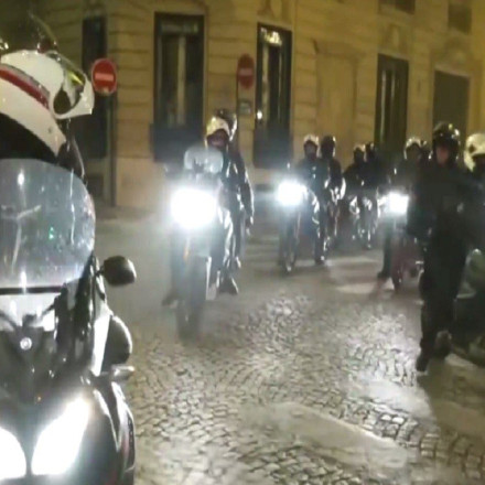 Ταραχές Γαλλία: Άρχισαν οι συγκεντρώσεις μπροστά από τα δημαρχεία