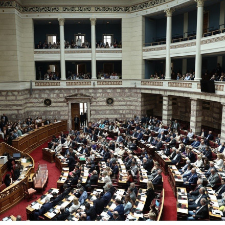 Boυλή: Οι πολυλογάδες υπουργοί και βουλευτές θα μπαίνουν στο... mute