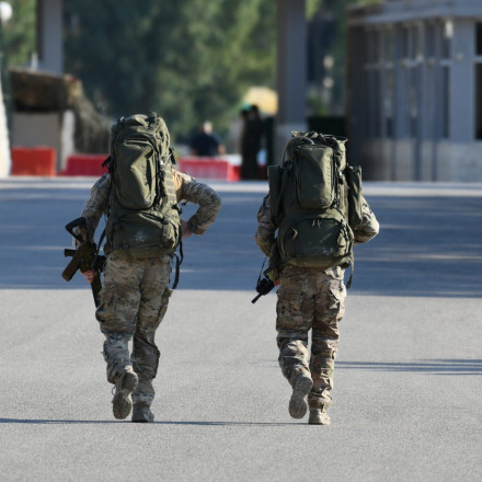 Οι αυξήσεις μισθών σε ένστολους και πανεπιστημιακούς με αναλυτικά παραδείγματα