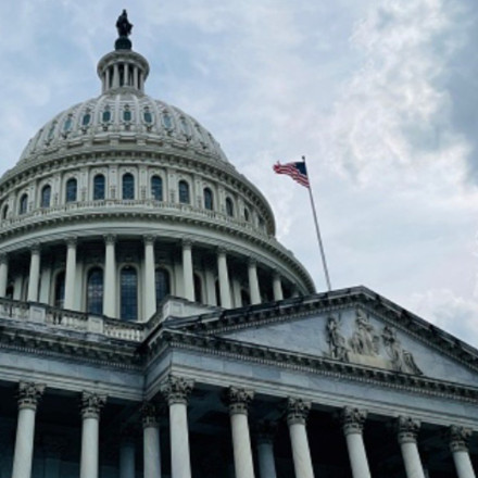 Συναγερμός στην Ουάσιγκτον: Μπαράζ βομβιστικών επιθέσεων σε καταστήματα και τράπεζες