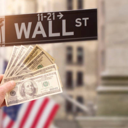 Wall Street: Το σορτάρισμα στις αμερικανικές μετοχές έφτασε το 1 τρισ. δολάρια - Το υψηλότερο επίπεδο από τον Απρίλιο του 2022