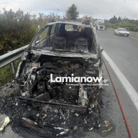 Ώρες αγωνίας για τέσσερα άτομα στην Εθνική Οδό Αθηνών - Λαμίας: «Λαμπάδιασε» το όχημά τους