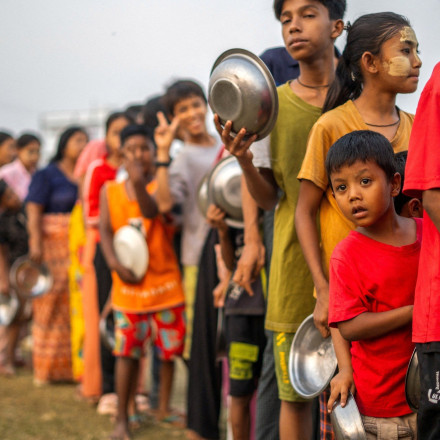 Στο πλευρό της Μιανμάρ η ΕΕ - Στέλνει ανθρωπιστική βοήθεια στους πληγέντες από τον φονικό σεισμό