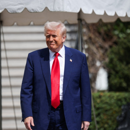 ΗΠΑ: Σημαντική πτώση στο ΑΕΠ στις πρώτες 100 μέρες του Τραμπ - Τα «ρίχνει» στον Μπάιντεν