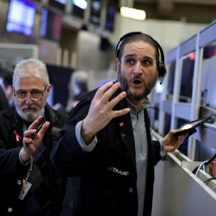 Βουτιά στη Wall Street: Οι τράπεζες «βλέπουν» φούσκα με αιχμή τις εταιρείες τεχνολογίας