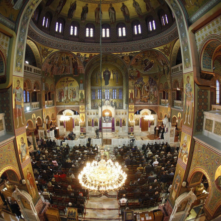 Η Μεγάλη Τετάρτη στην Ορθόδοξη Παράδοση: Το Ιερό Ευχέλαιο και η Ακολουθία του Νιπτήρος